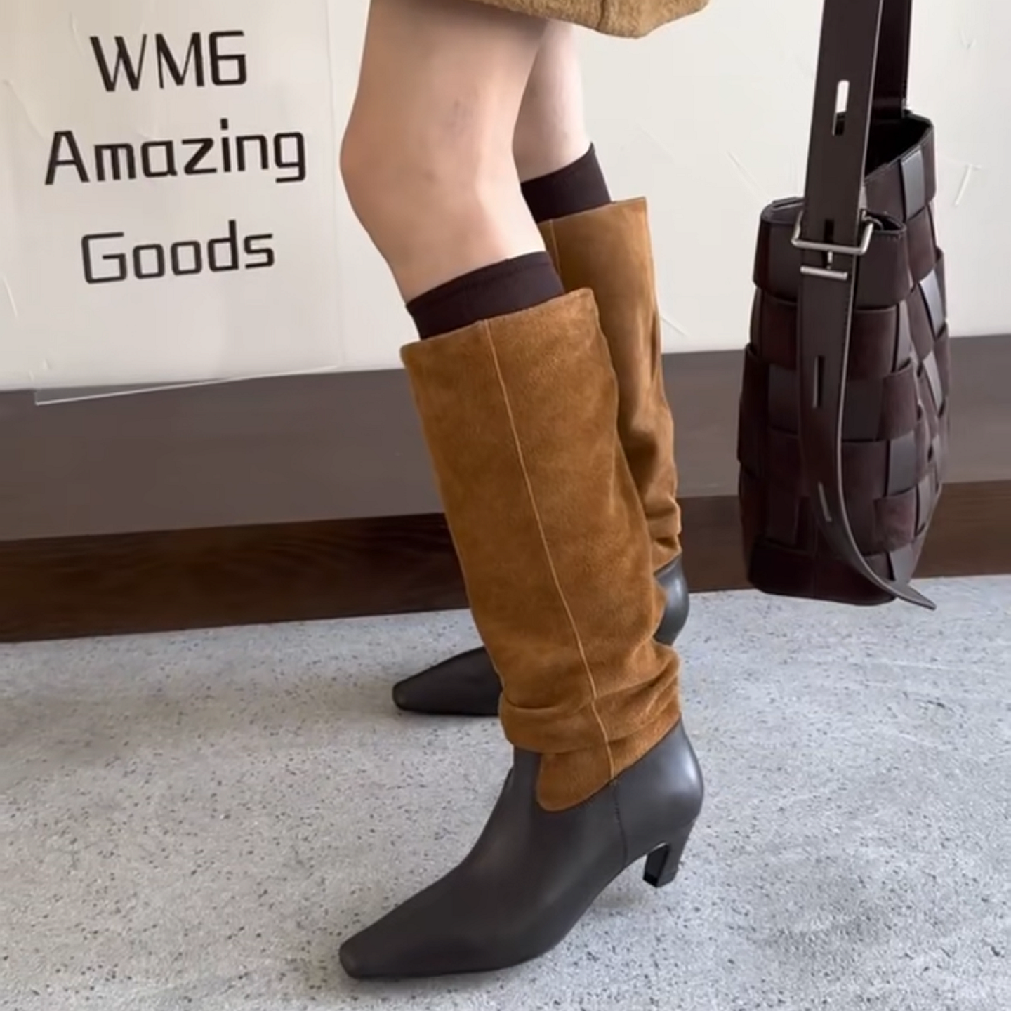 WM6欧货女鞋2025冬新款牛皮拼色牛猄方头套筒褶皱粗跟时装高筒靴