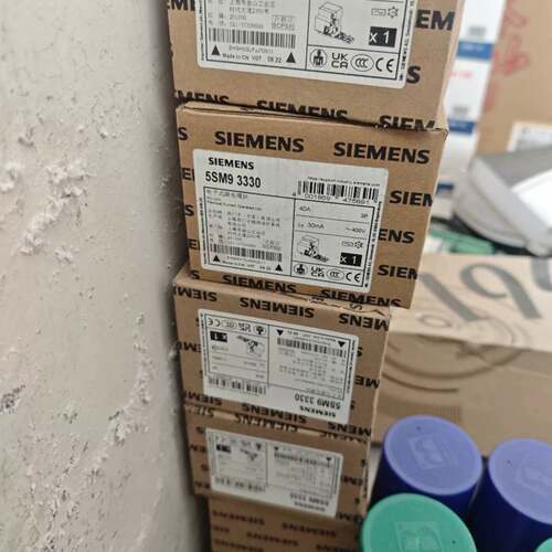 维修5SM9 3330，， ，3P 40A 30mA，400V，，，，，，全新西门?