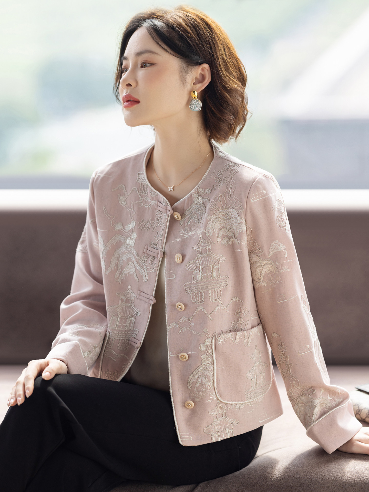 50多岁妈妈秋装2025新款外套洋气小个子女士春秋上衣服中老年夹克