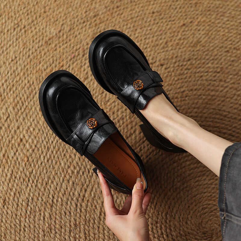 复古山茶花羊皮圆头中粗跟单鞋