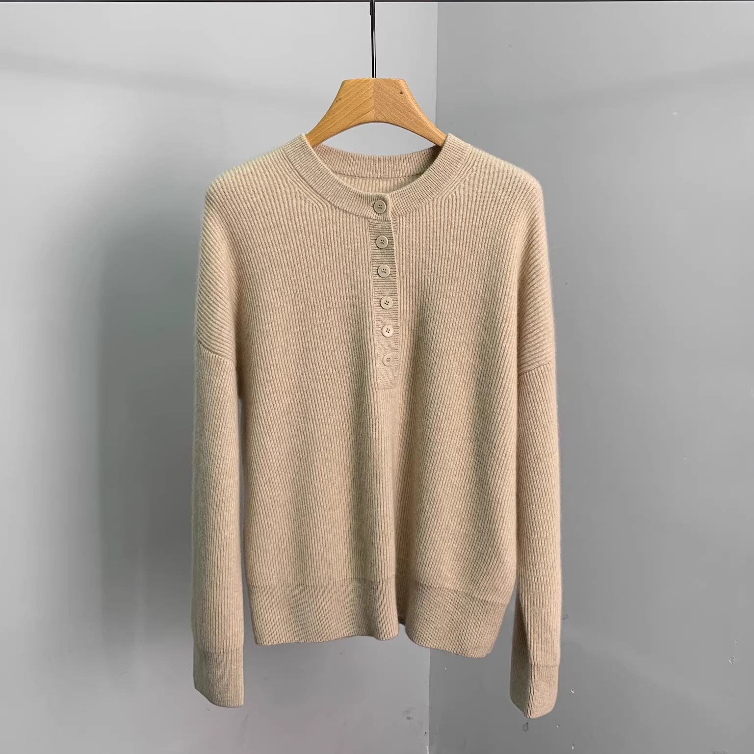 2025年秋季女士新款山羊绒针织衫