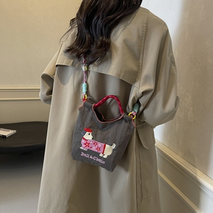 日系刺绣可爱腊肠狗水桶包包