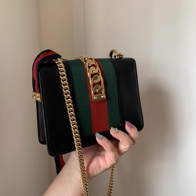 95新Gucci古驰黑金小号sylvie塞尔维亚邮差包尺寸20*14