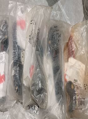 ABB柜门手柄OHB 145J12有4只（3只缺螺丝），