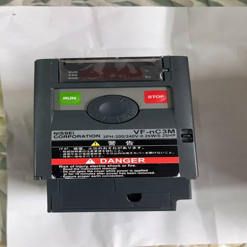 变频器 VFNC3M-2002PY-A30 三相220V