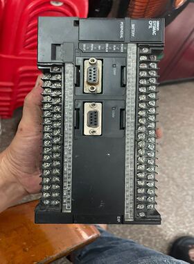 PLC-CP1L-M60DT-A 一台 通电闪err/