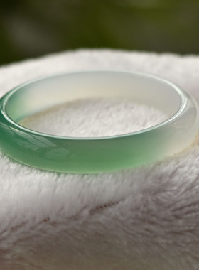 瑞丽女玉髓半山水手镯冰透