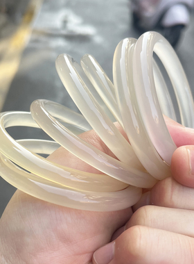 纤纤素手香槟色冰透玉髓镯女款