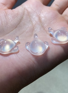 天然白色冰透玉髓魔鬼鱼项坠