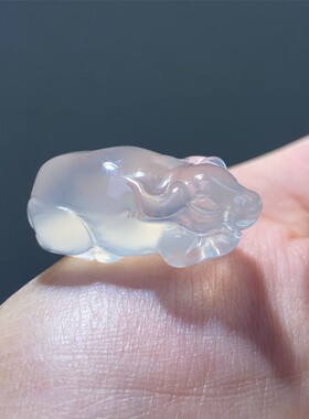 天然冰透玉髓牛项坠男女款