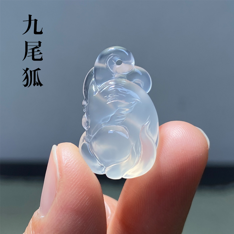 九尾狐天然高冰马料玉髓项坠女款 冰种狐狸雕刻玉吊坠挂件玛瑙坠