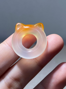 纤纤素手天然玛瑙猫耳玉环项坠