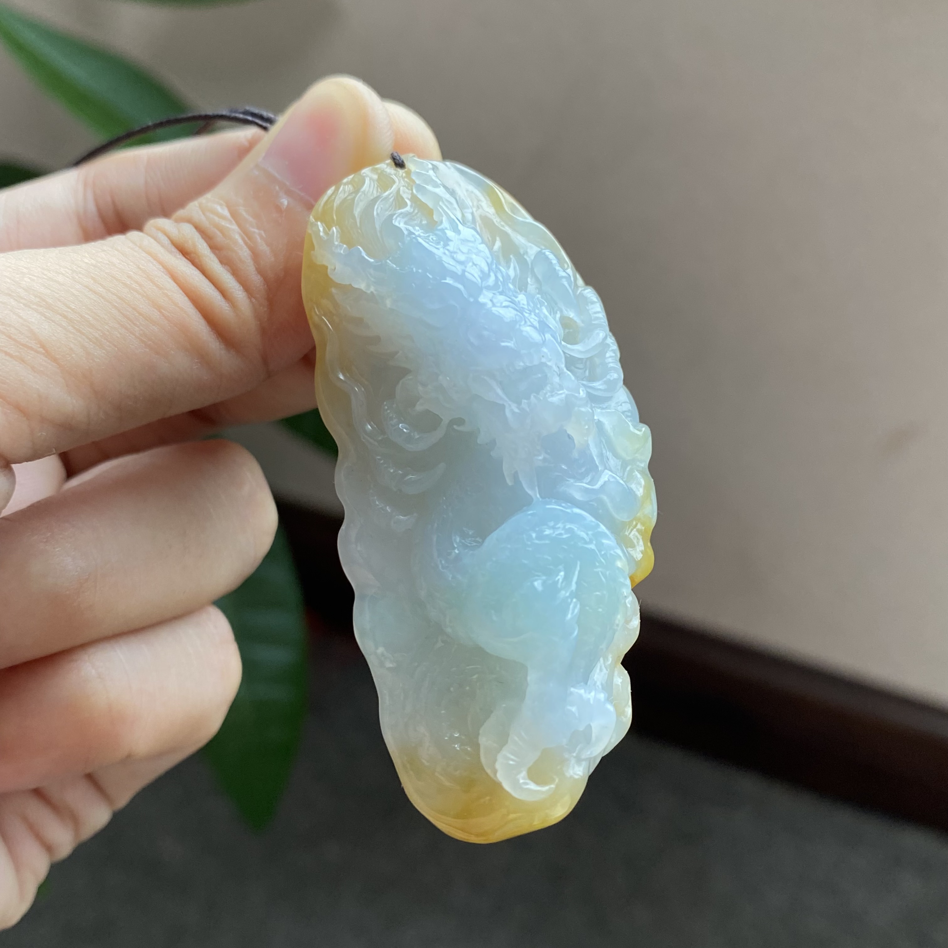 缅甸冰种黄翡翠三彩精雕龙牌翡翠A货挂件玉吊坠 0013