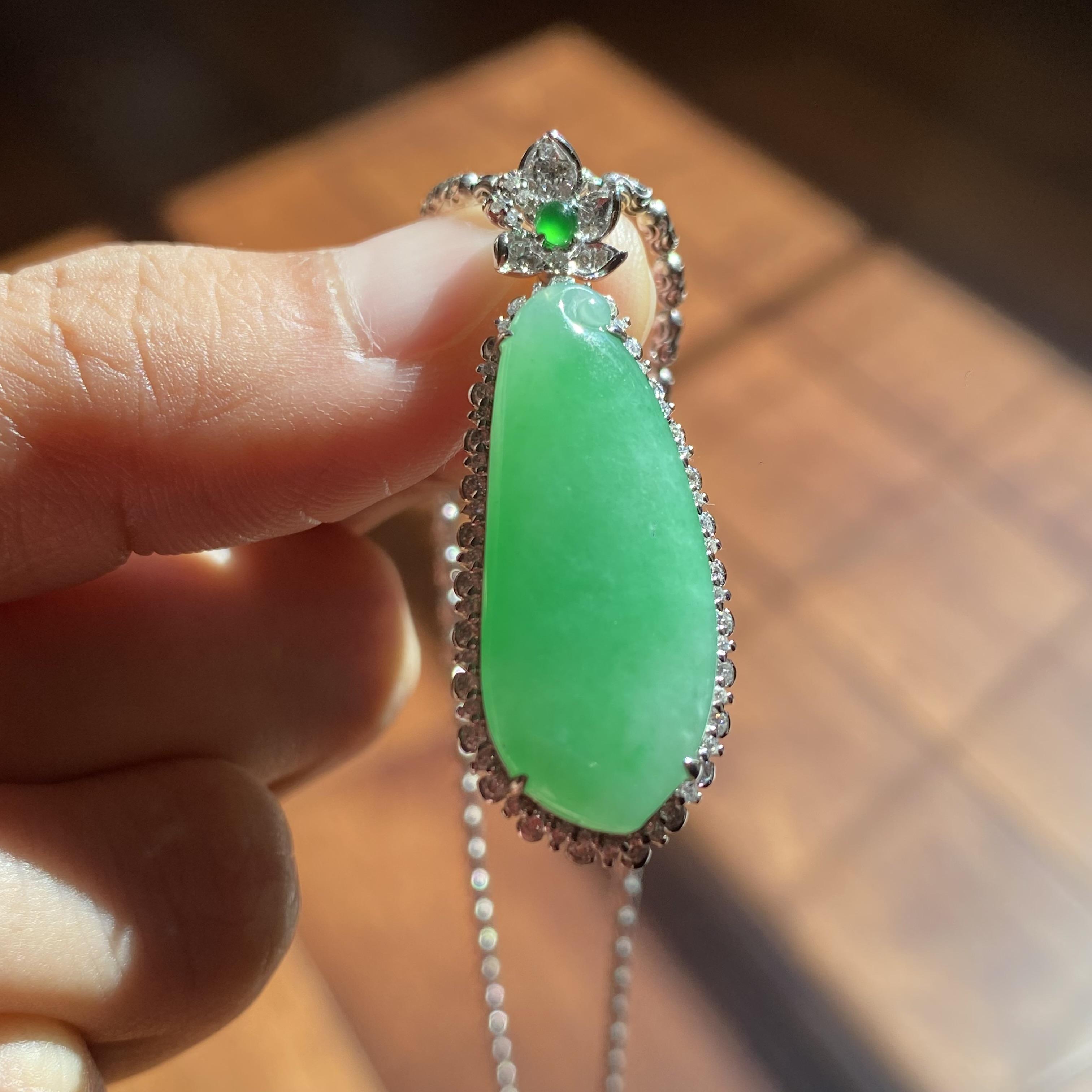 掌中翠缅甸天然翡翠冰种阳绿福瓜18k金镶嵌挂件吊坠 0153