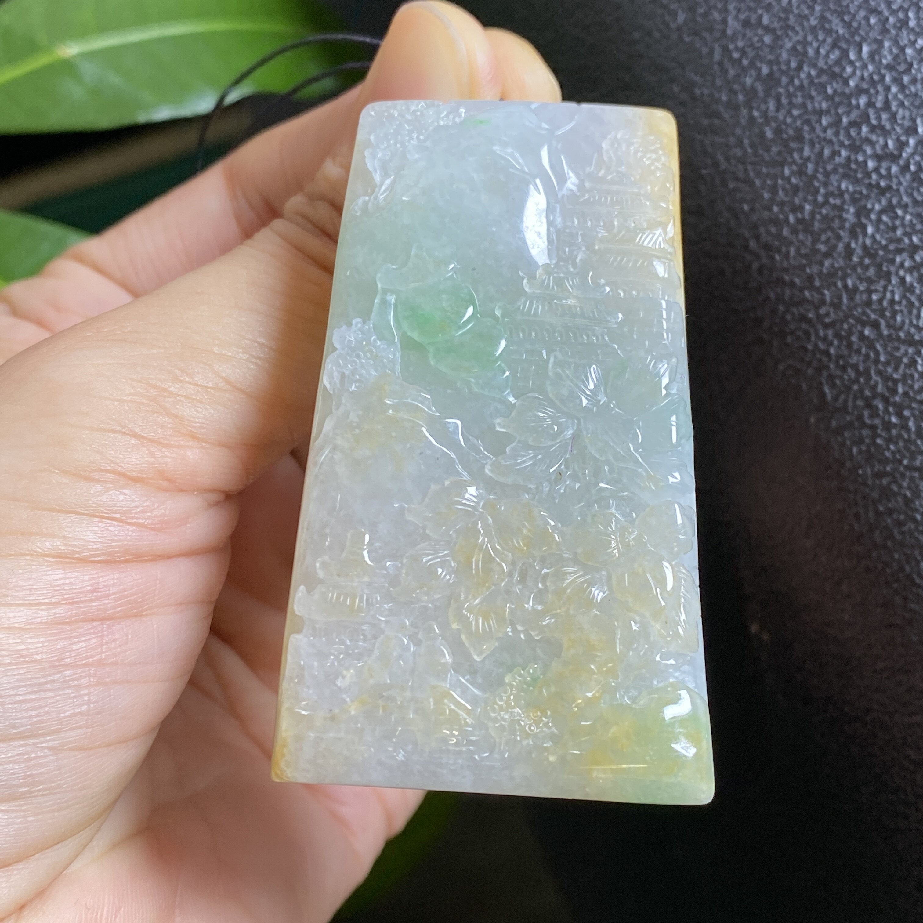 掌中翠缅甸翡翠冰种三彩大件山水颈饰
