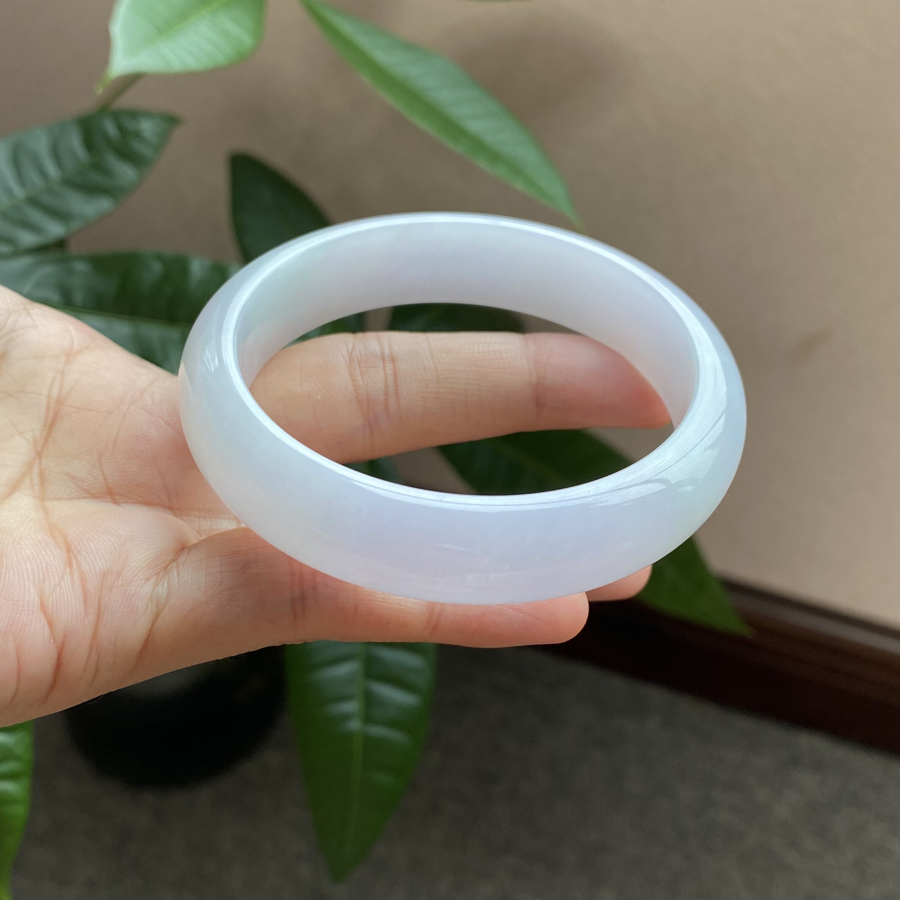 缅甸天然翡翠冰种春彩浅紫色圆形手镯平安镯玉镯56-57圈口 0209