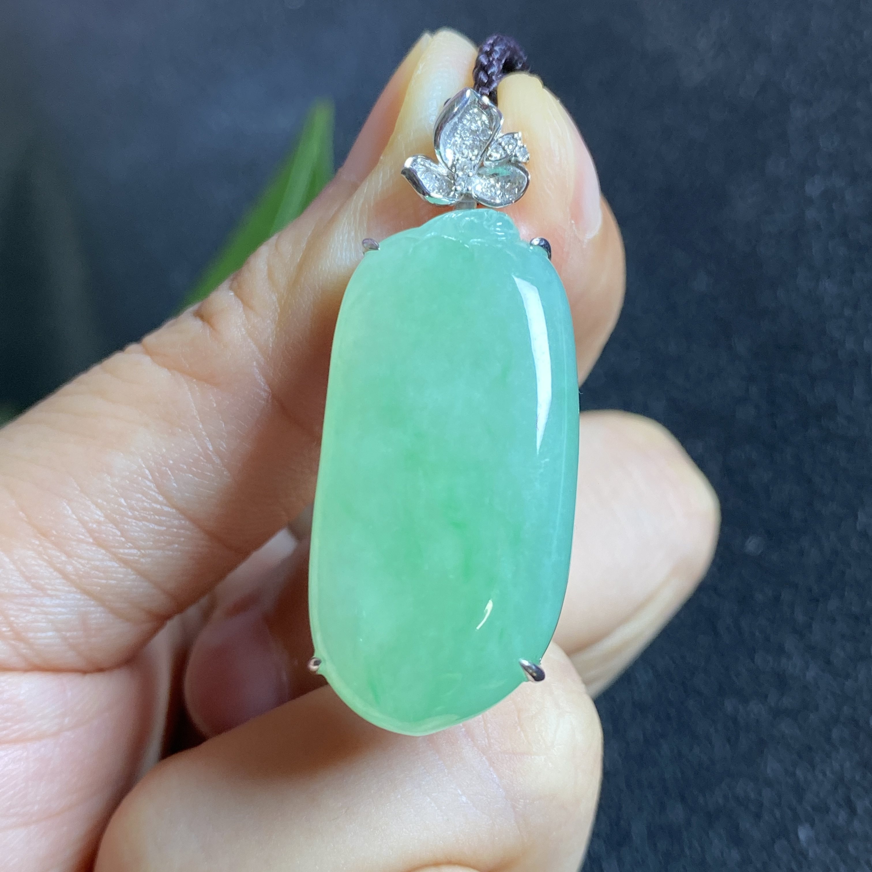 掌中翠缅甸天然翡翠冰种起胶甜阳绿色福瓜18k金镶嵌玉石吊坠 0152