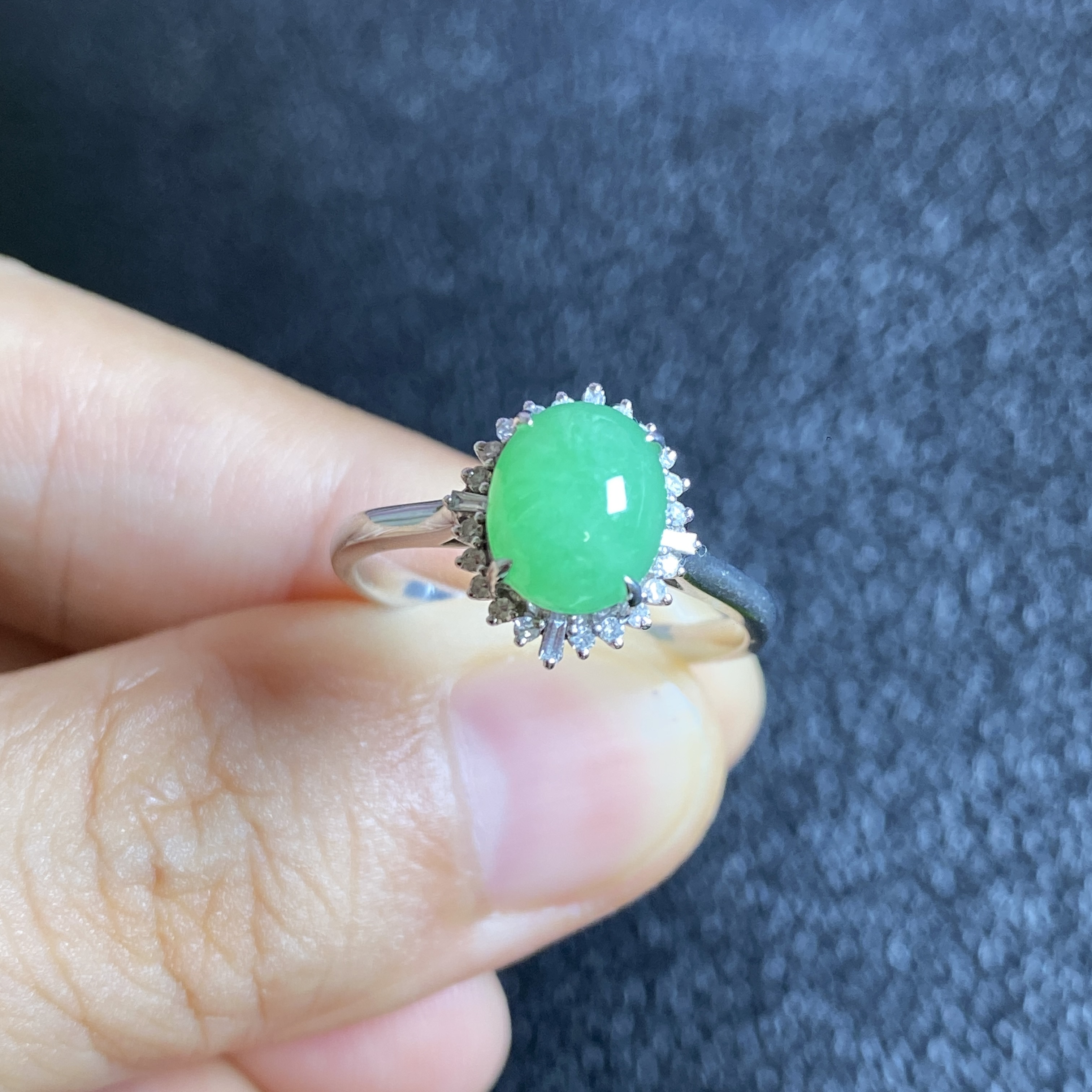 掌中翠缅甸翡翠A货冰种甜阳绿蛋面18K金镶嵌女款戒指 0028