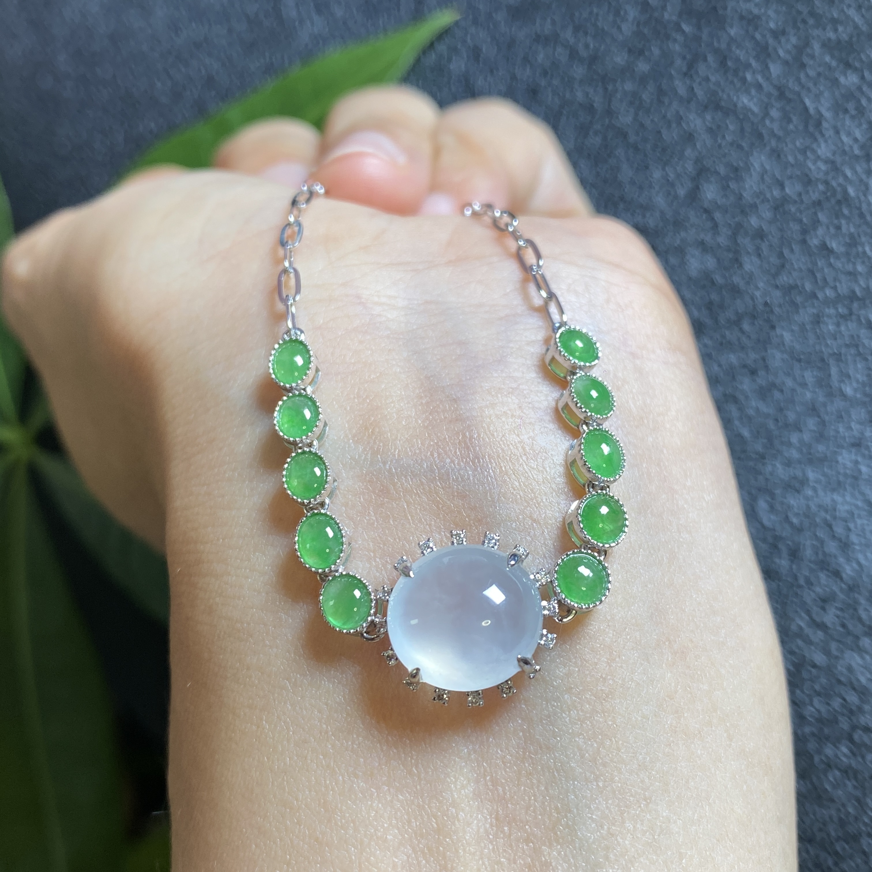 缅甸天然翡翠A货冰种白月光阳绿搭配蛋面手链手串18K金镶嵌 01230