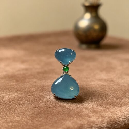 掌中翠A货冰种翡翠水滴吊坠