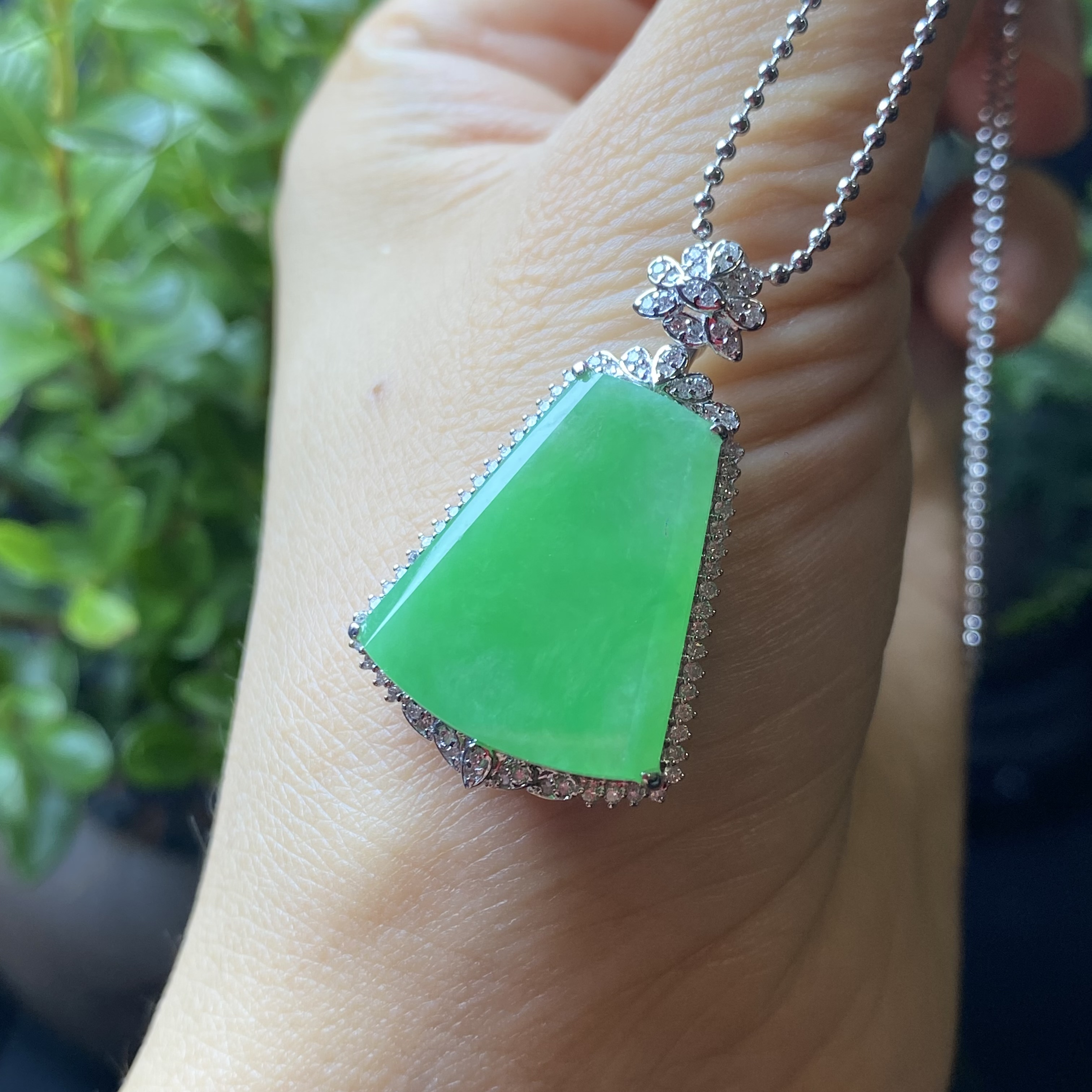 掌中翠天然翡翠冰种满绿平安无事牌18k金镶嵌玉石吊坠 0068