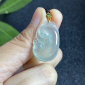 缅甸翡翠A货冰种浅绿色如意吊坠挂件18K金镶嵌 0195