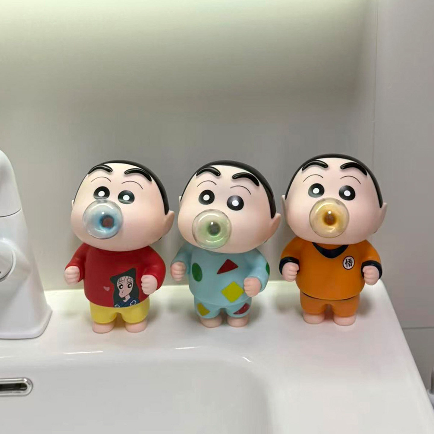 蜡笔小新吹泡泡气球手办摆件