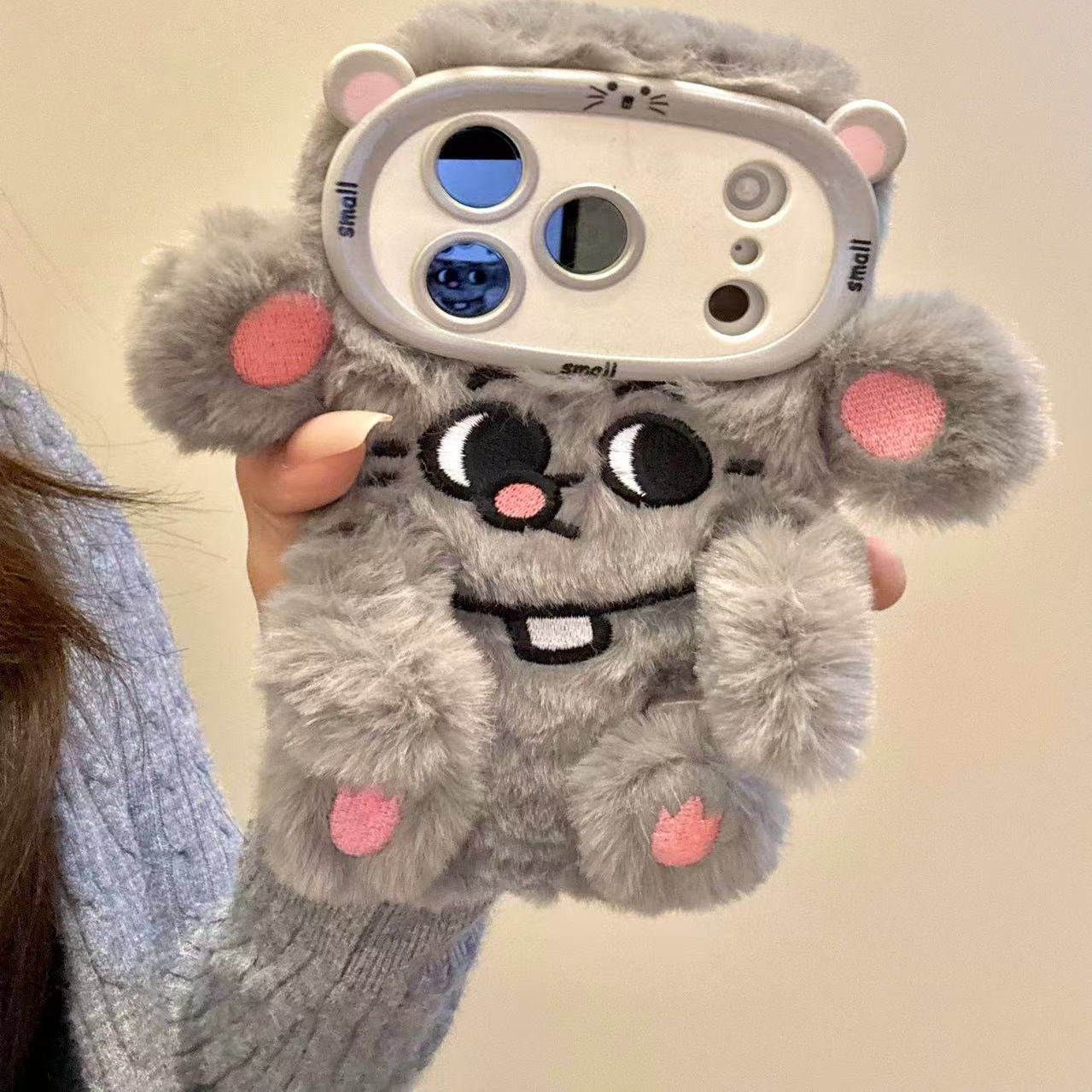 软萌可爱毛绒灰色大鼠适用于iphone17promax苹果16pro手机壳15p14童趣创意搞怪新款防摔保护壳