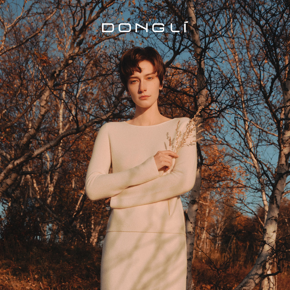 东黎山羊绒圆领珍珠扣套衫