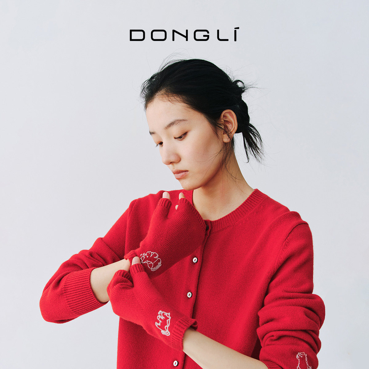 东黎 山羊绒 2026年春季手绣小马图案露指手套儿童保暖手套女5696