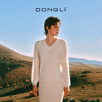 东黎山羊绒 你本珍贵-清荷 女士V领灯笼袖镂空绞花针织套衫20S53