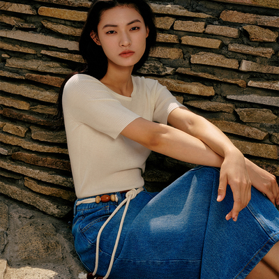 东黎女士时尚圆领丝绒短袖T恤