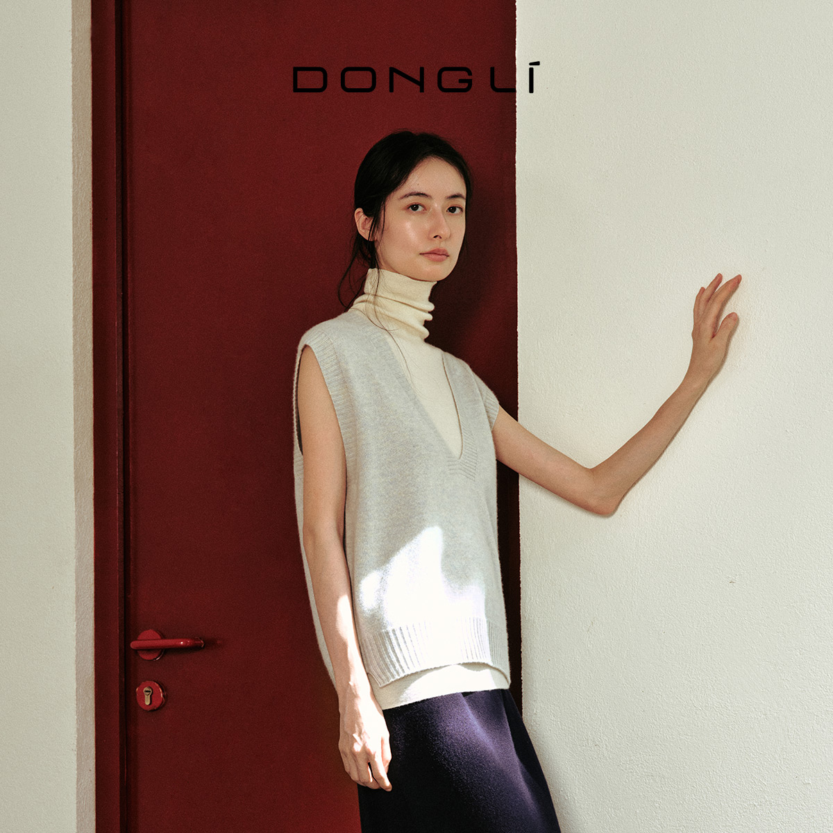 东黎深V领针织羊绒马甲背心