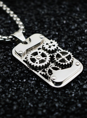 欧美钛钢机械方牌长款吊坠项链