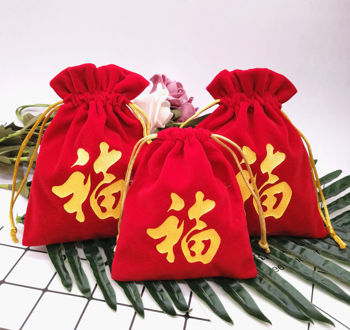 大红色新年福袋节日礼品袋年货节元旦公司年会礼包展会布置收纳袋