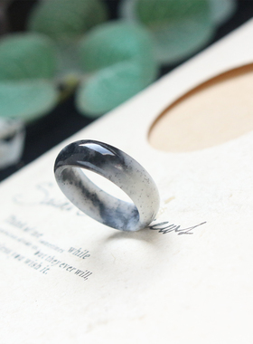 和田玉籽料黑白俏色戒指