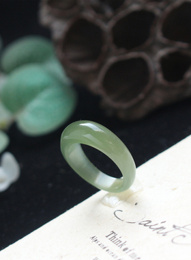 简约时尚和田玉湖水绿水滴戒指