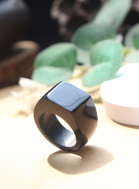 原创新款和田玉墨玉马鞍戒指