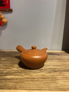 日本常滑烧已故名匠人 老朱泥雕刻牡丹横手泡茶急须 梅原光山作