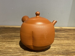 日本常滑烧已故名匠肥田菁圃 40年前朱泥跳刀花形壶身侧把急须