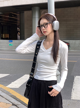 韩版白色正肩V领长袖T恤春秋基础款纯色修身简约通勤打底上衣ins