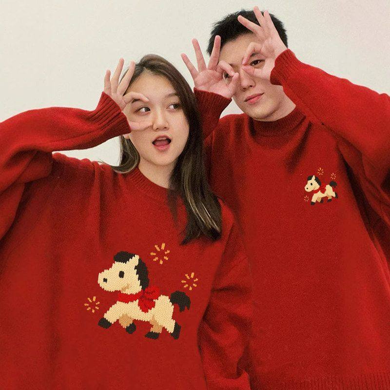 2026时尚情侣装新年男女针织衫款毛衣秋冬本命年马年红色年系衣服