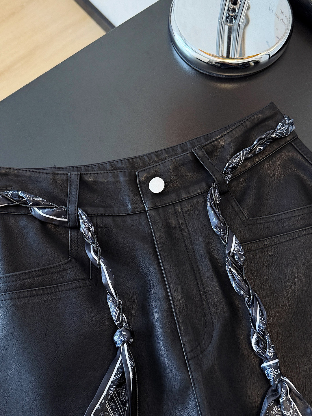 Curry PU Leather Wide-leg shorts Women's Winter 2025 New arrival high waist Slim Looking Maillard a-line Base Outwear Boots