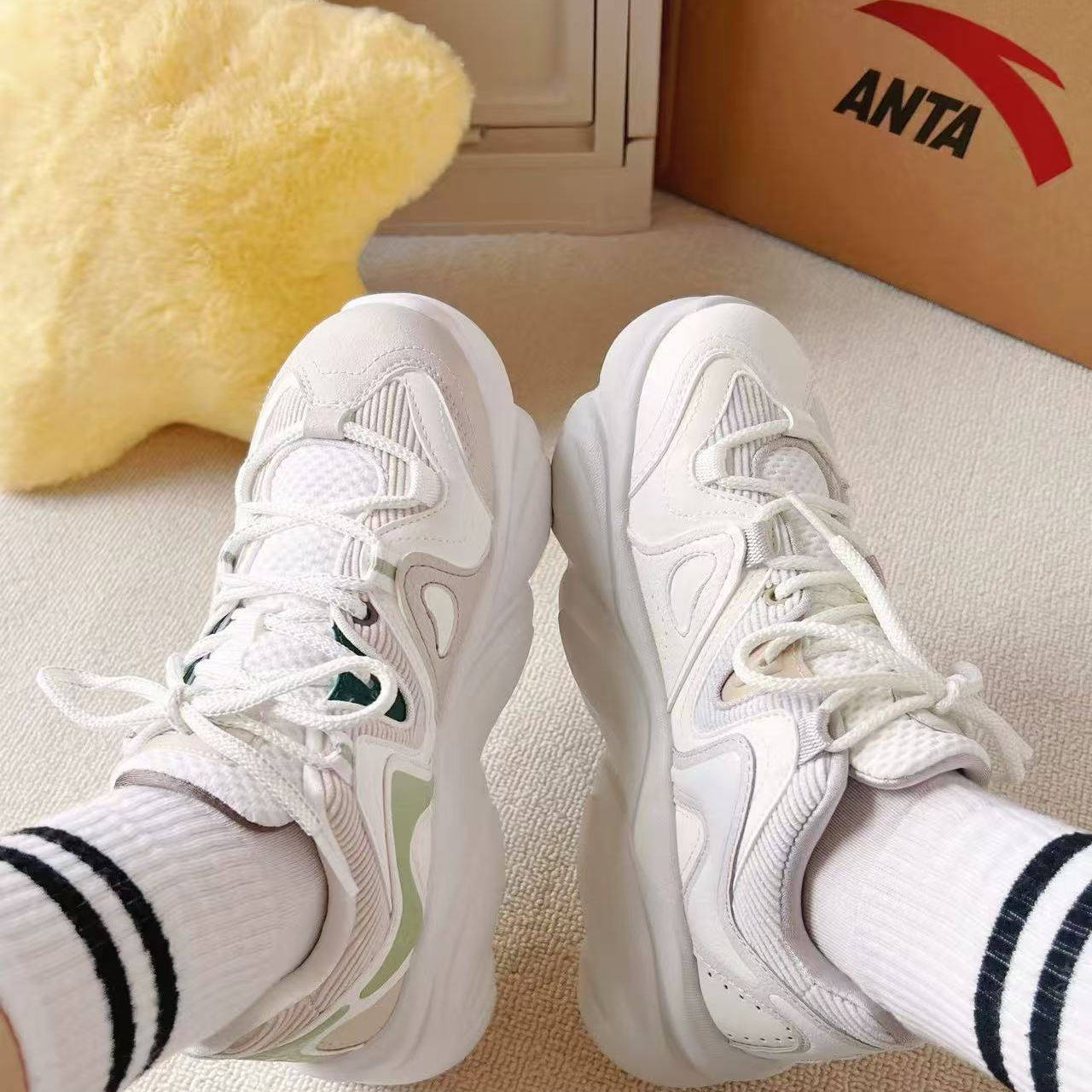 安踏运动女士鞋带厚底