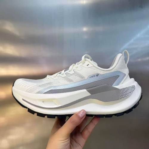 安踏昆仑丨跑步鞋女户外鞋2025夏季新款缓震登山徒步鞋 122525590