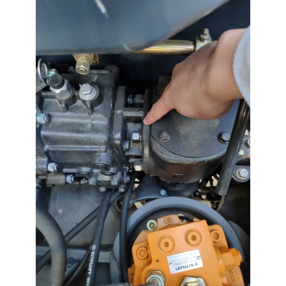 新源65/75胶轮式挖掘机长齿525