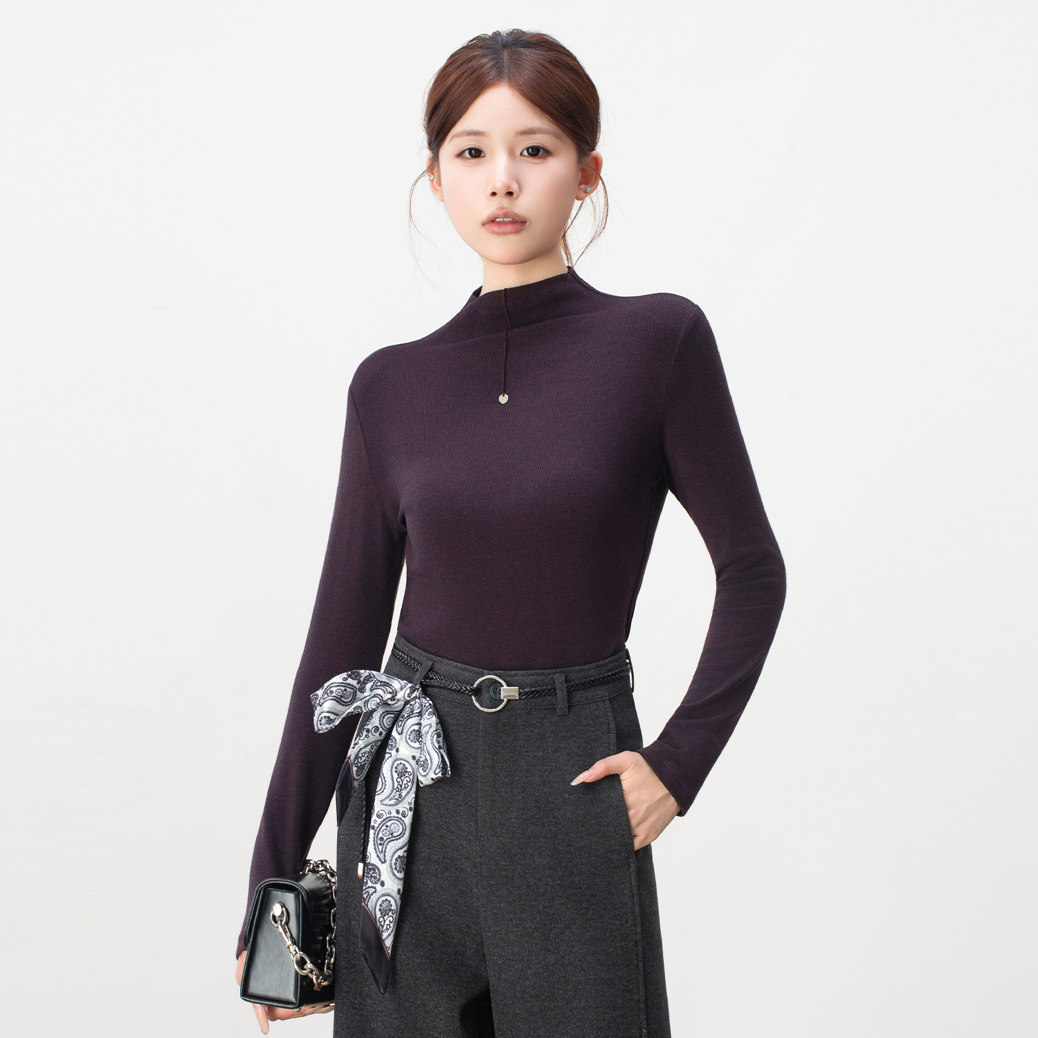 纯色简约风半高领长袖T恤女秋冬2025新款修身显瘦百搭打底衫上衣