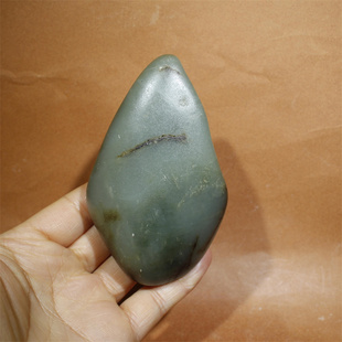 好型青玉籽料原石把件192克新疆和田玉无修原籽玉龙河独籽雕刻料