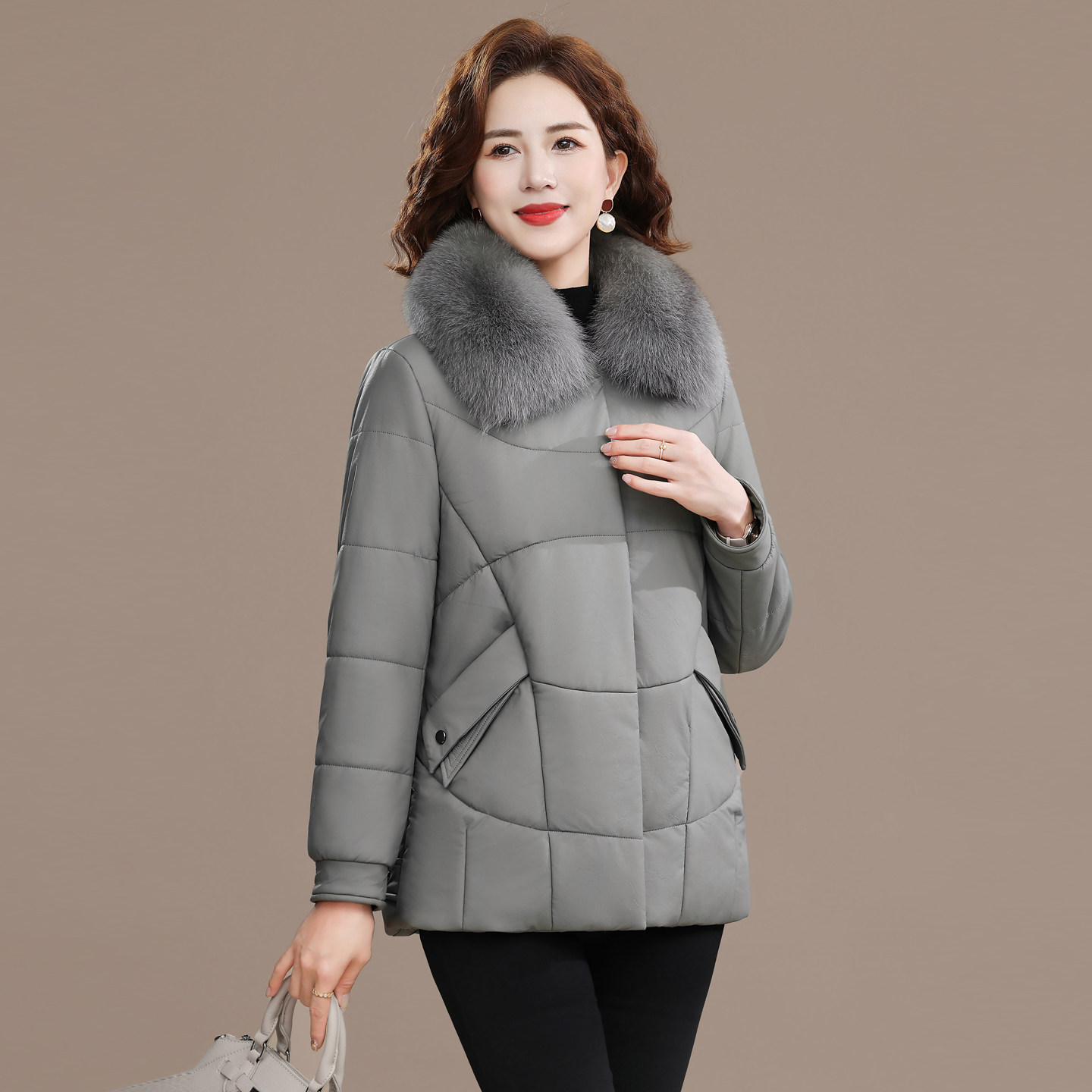 2025新款海宁皮衣外套女加绒加厚短款真皮羽绒服妈妈装毛领皮棉衣