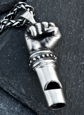可吹响个性拳头口哨项链男潮钛钢